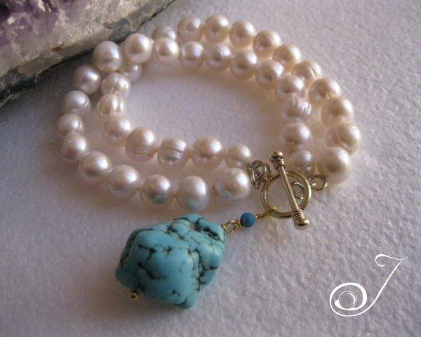 blue-turquoise-charm-pearl-bracelet