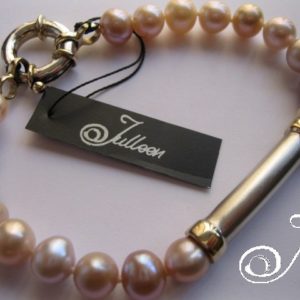 Khaleesi-in-Pink-Pearl-Bracelet-by-Julleen1