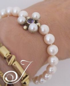 pearl-bracelet-with-amethyst